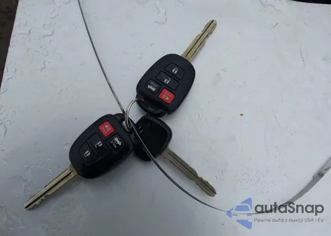 2017 Toyota Corolla Se z USA, uszkodzony, nr VIN 2T1BURHE9HC928456